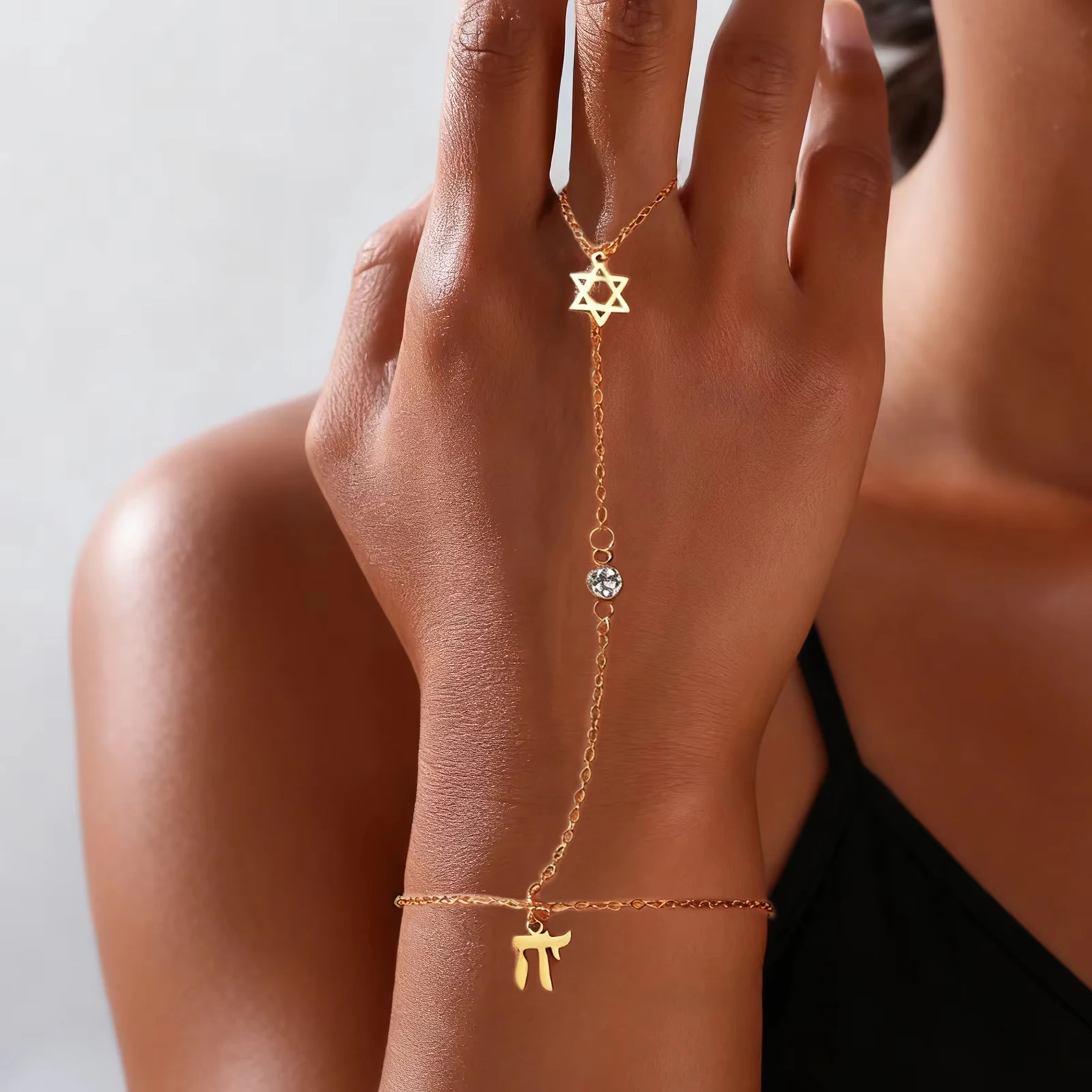 Jewelry & Watches Spółka Z Ograniczoną Odpowiedzialnością - سوار إصبع نجمة داود اليهودية بحرف