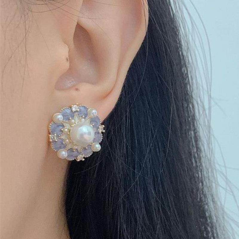 Pearl Stud Earrings - أقراط عتيقة مع زهرة زيتية أرجوانية