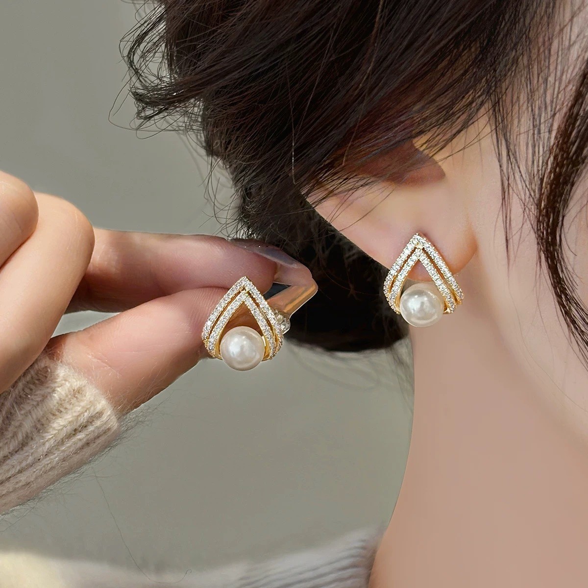أقراط لؤلؤية حمراء نبيذية على  - مراجعة Pearl Stud Earrings وسعره